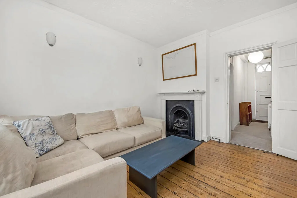 2 bedroom maisonette for rent
