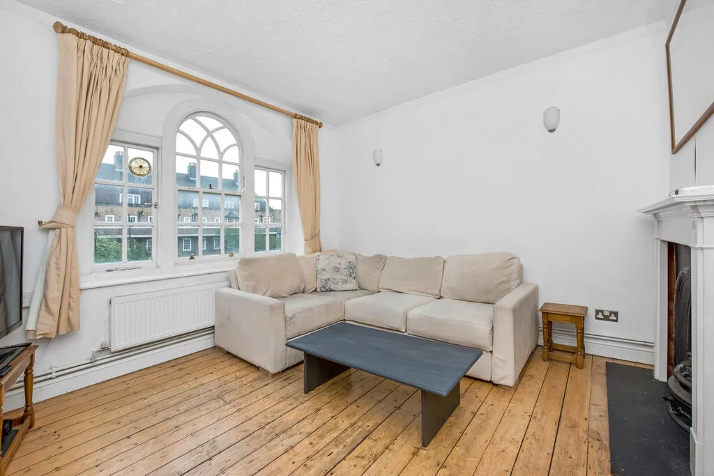 2 bedroom maisonette for rent