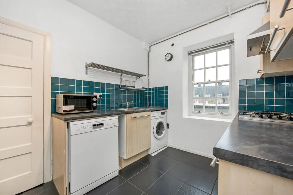 2 bedroom maisonette for rent