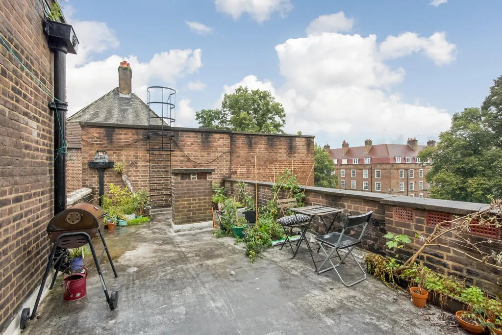2 bedroom maisonette for rent