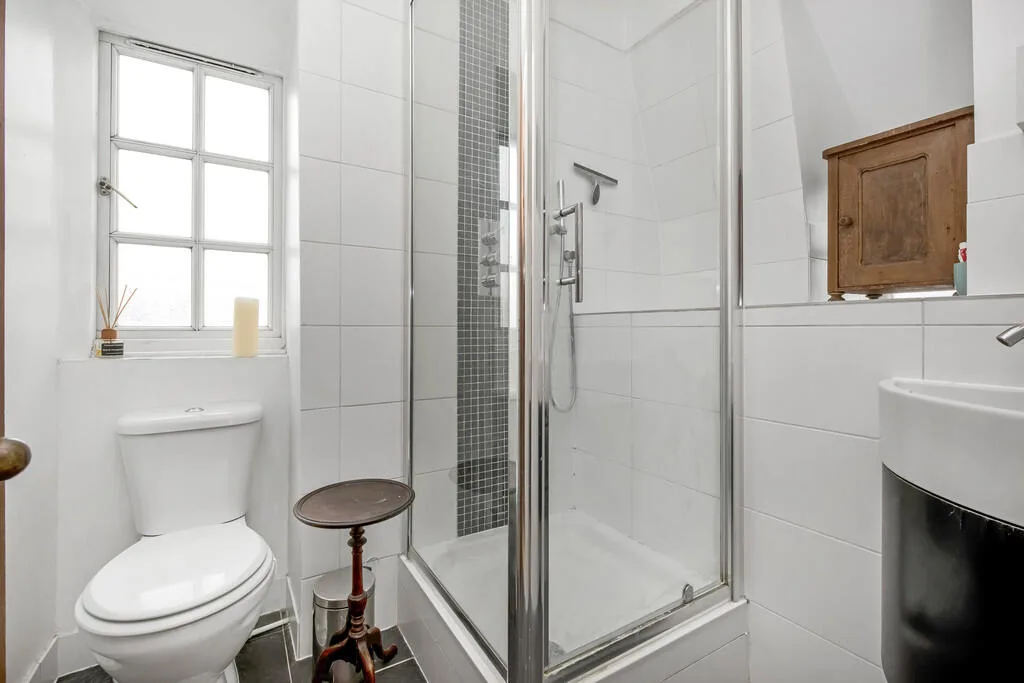 2 bedroom maisonette for rent