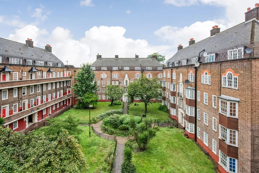 2 bedroom maisonette for rent