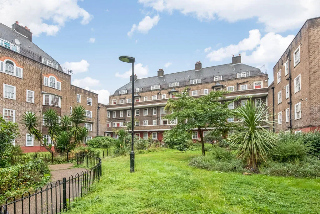 2 bedroom maisonette for rent