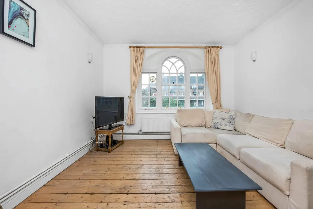 2 bedroom maisonette for rent