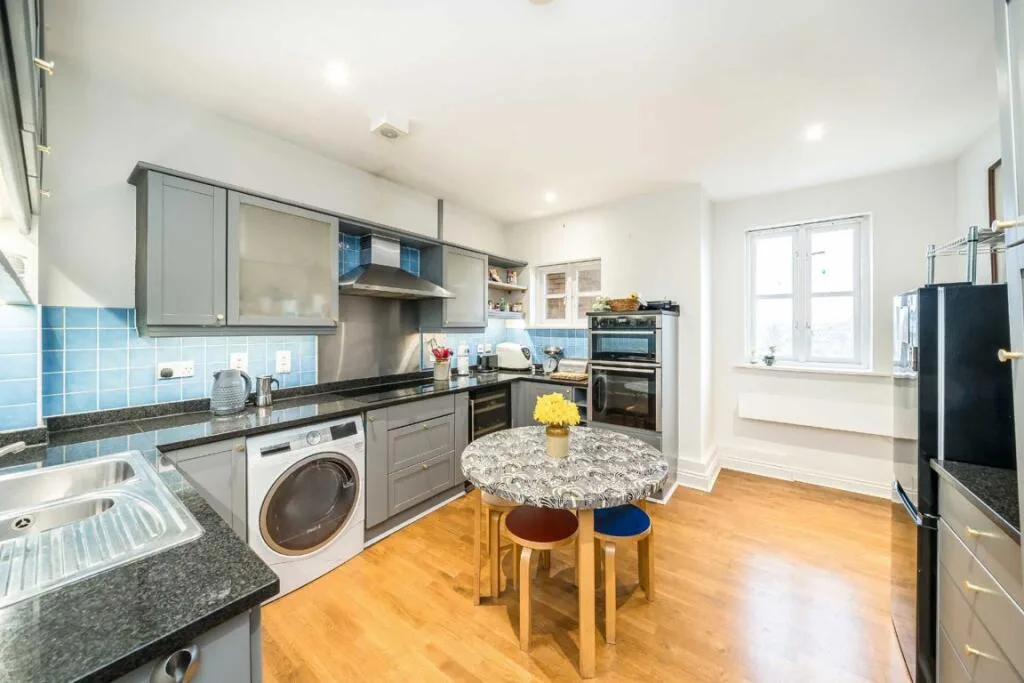 3 bedroom flat for rent