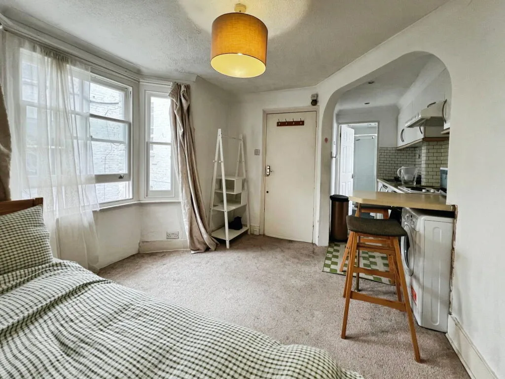 Studio flat for rent