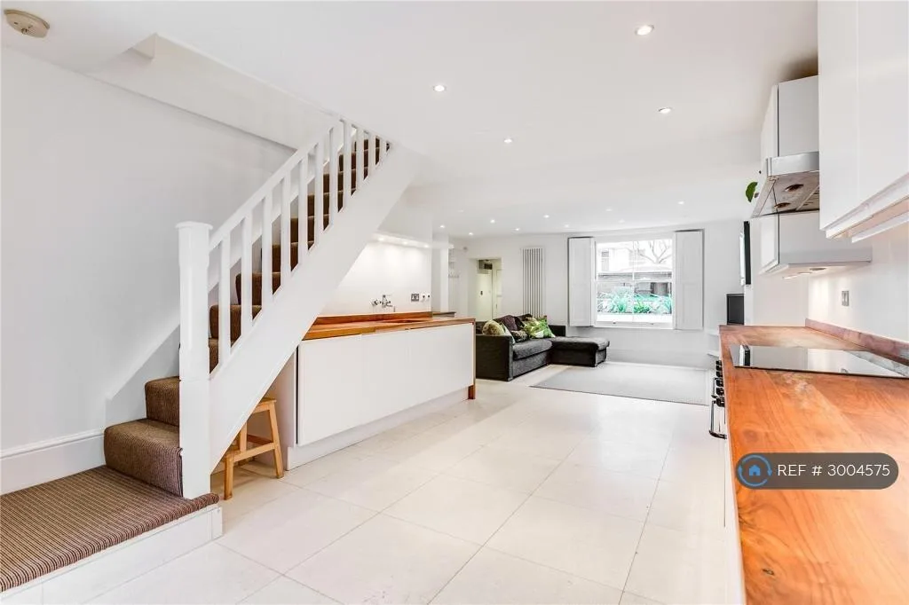 2 bedroom maisonette for rent
