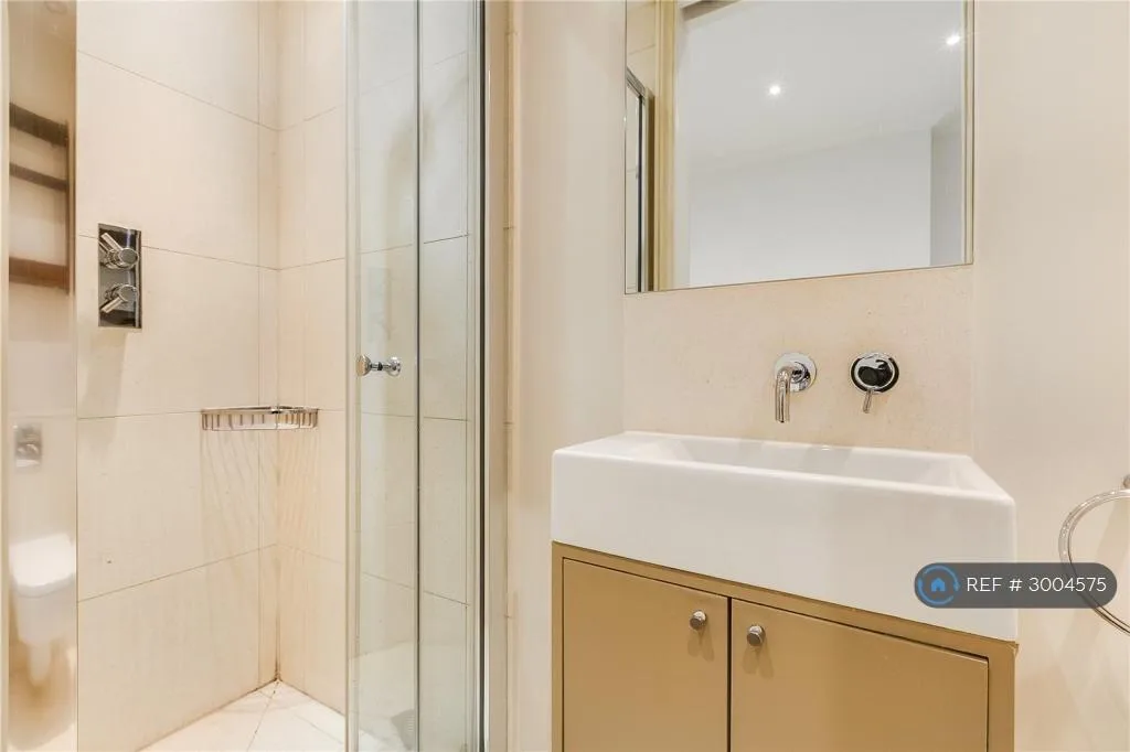 2 bedroom maisonette for rent