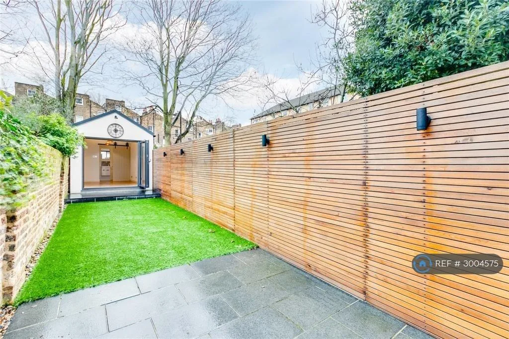 2 bedroom maisonette for rent