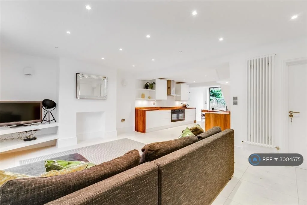 2 bedroom maisonette for rent