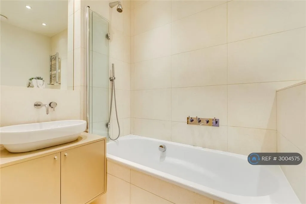 2 bedroom maisonette for rent
