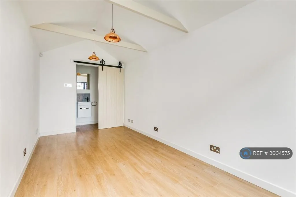 2 bedroom maisonette for rent