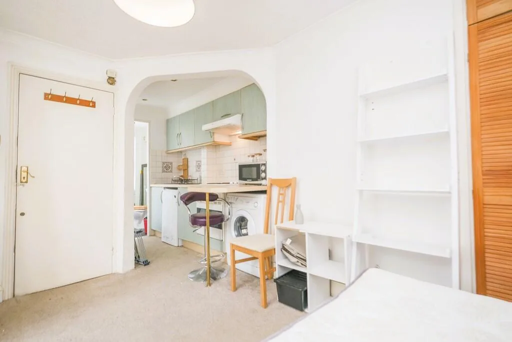 Studio flat for rent