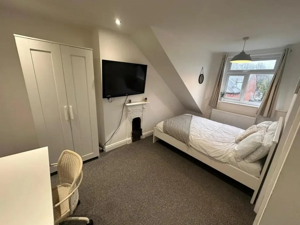 3 bedroom end of terrace house for rent