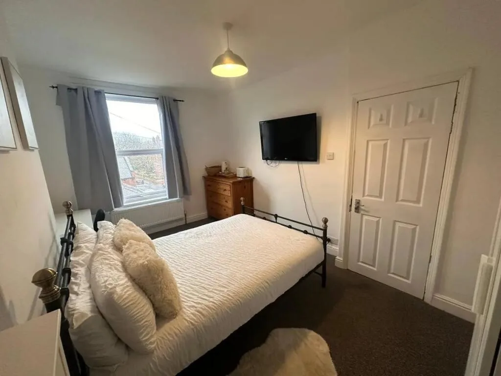 3 bedroom end of terrace house for rent