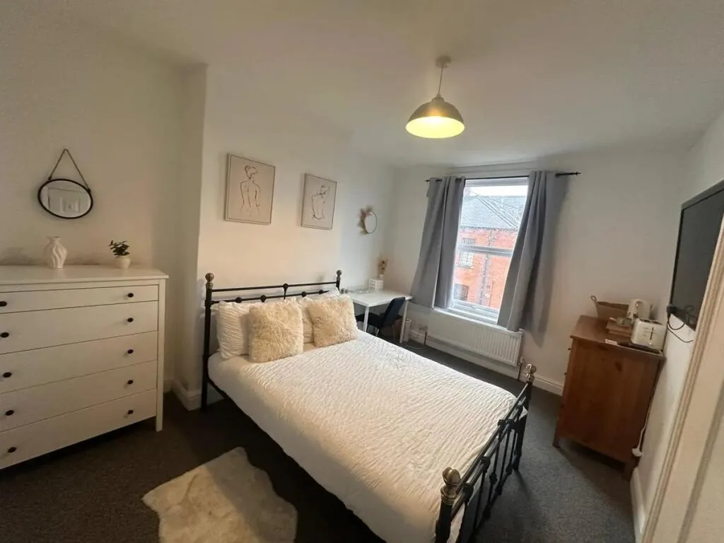 3 bedroom end of terrace house for rent