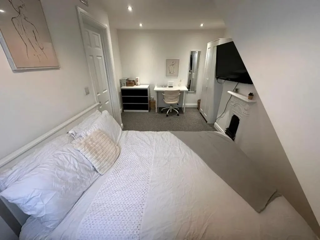 3 bedroom end of terrace house for rent