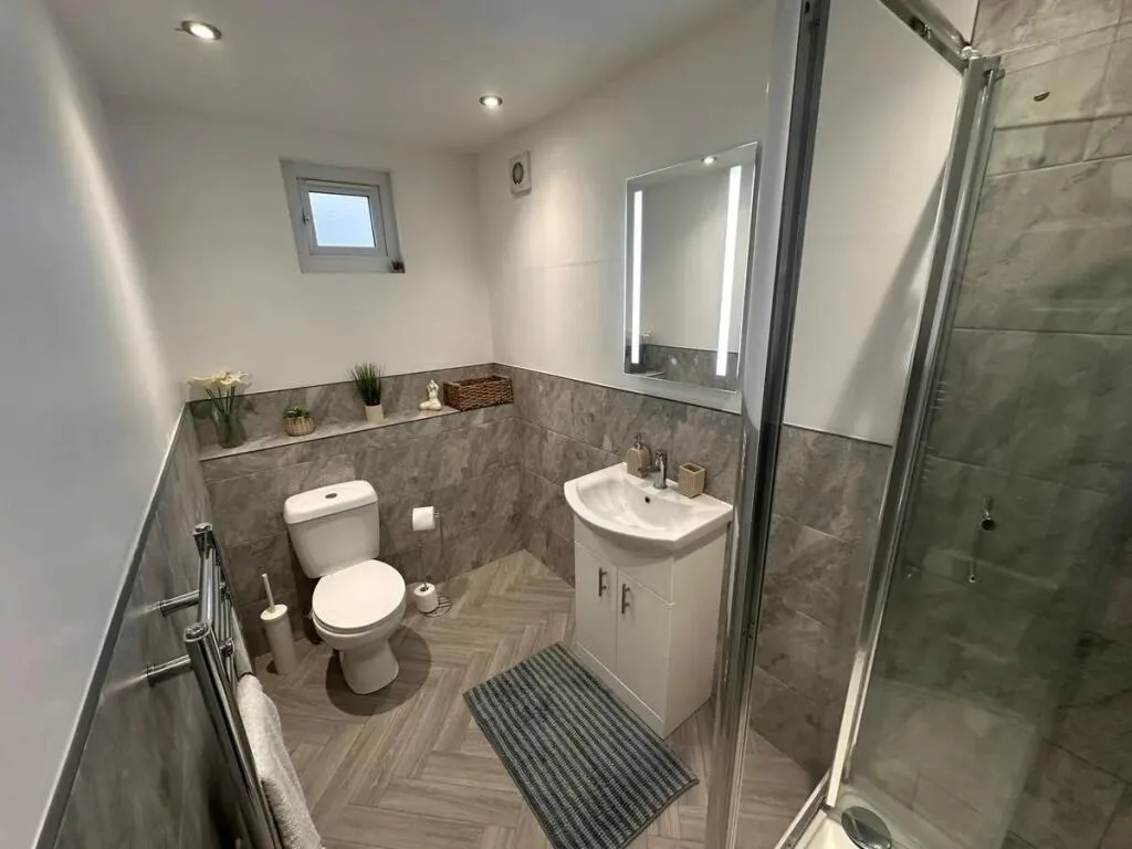 3 bedroom end of terrace house for rent