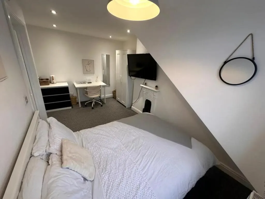 3 bedroom end of terrace house for rent