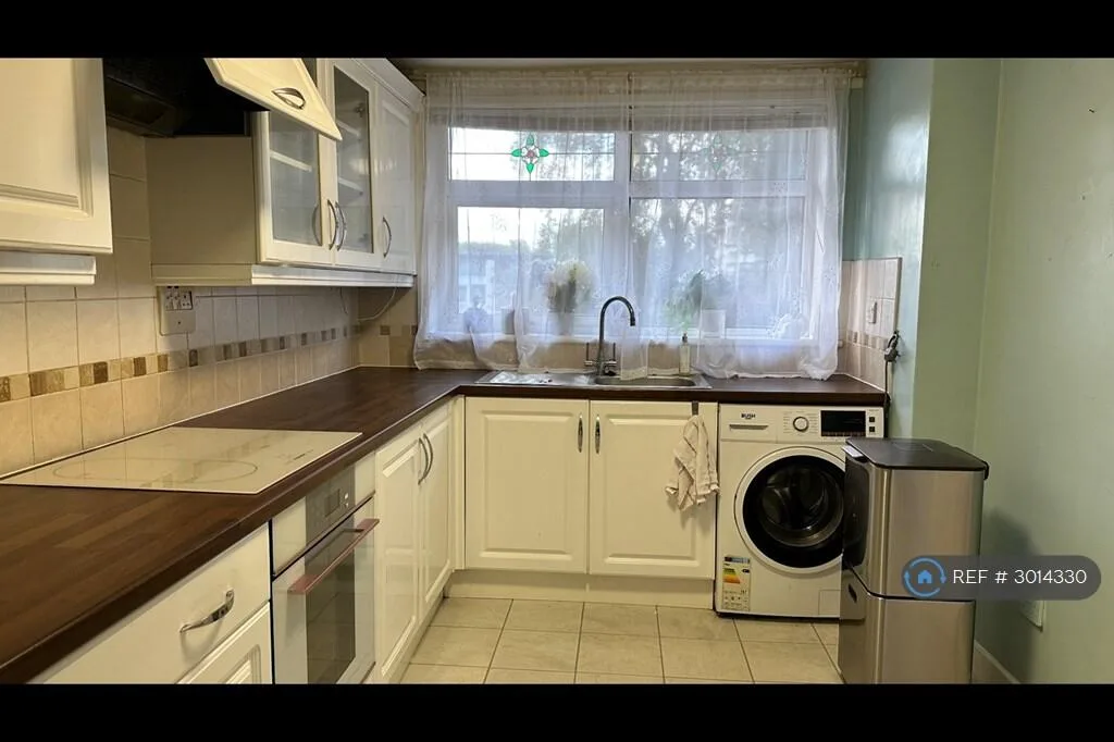 3 bedroom maisonette for rent
