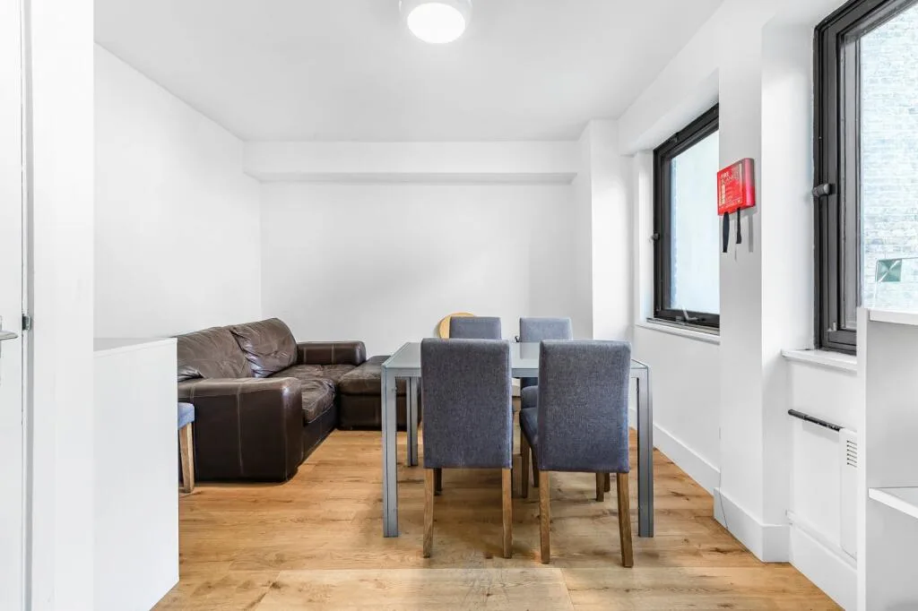 4 bedroom flat for rent