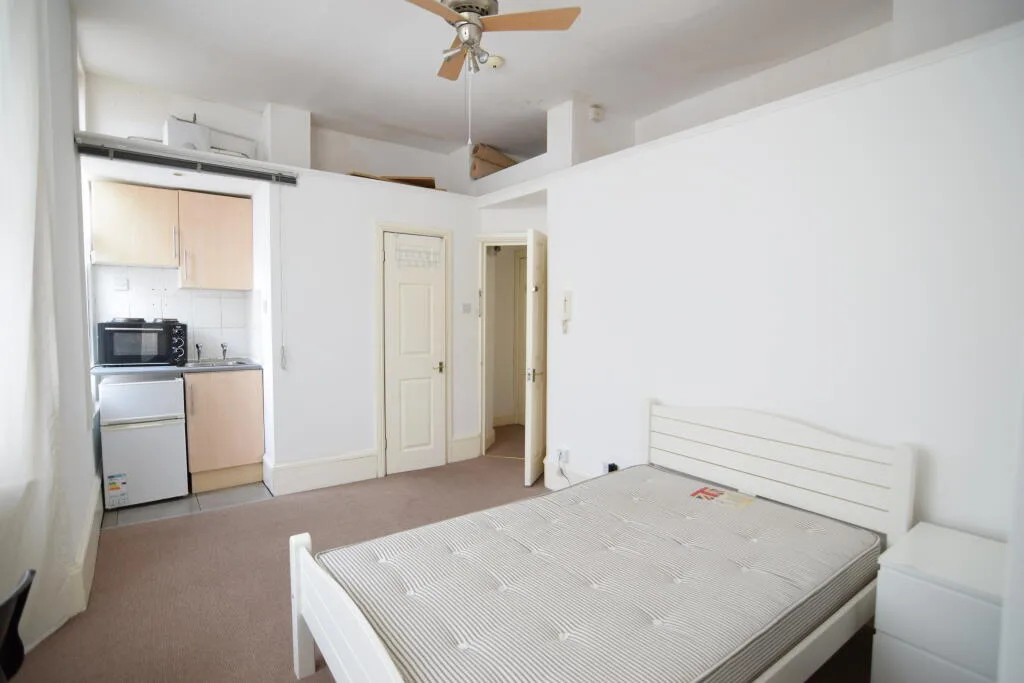 Studio flat for rent
