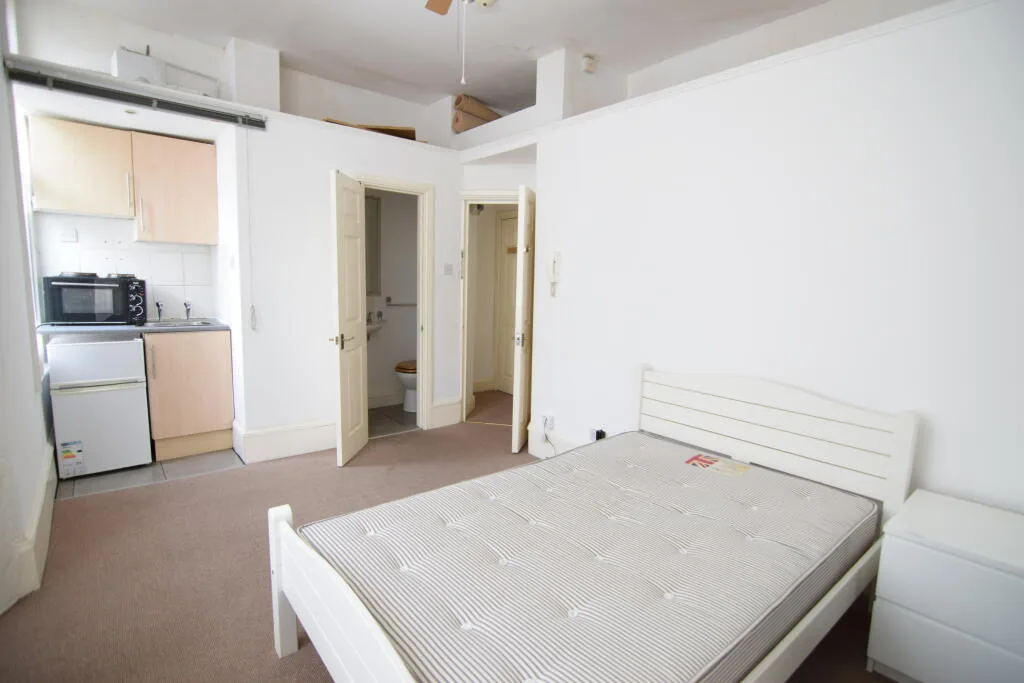 Studio flat for rent