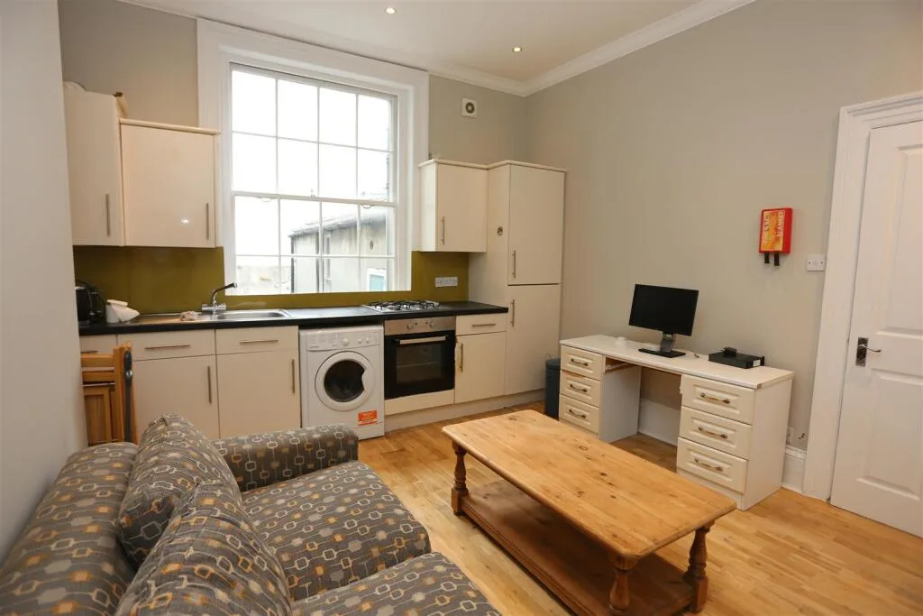 5 bedroom maisonette for rent