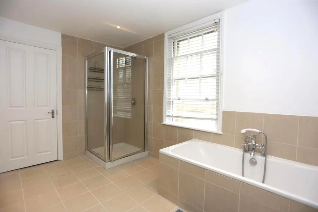 5 bedroom maisonette for rent