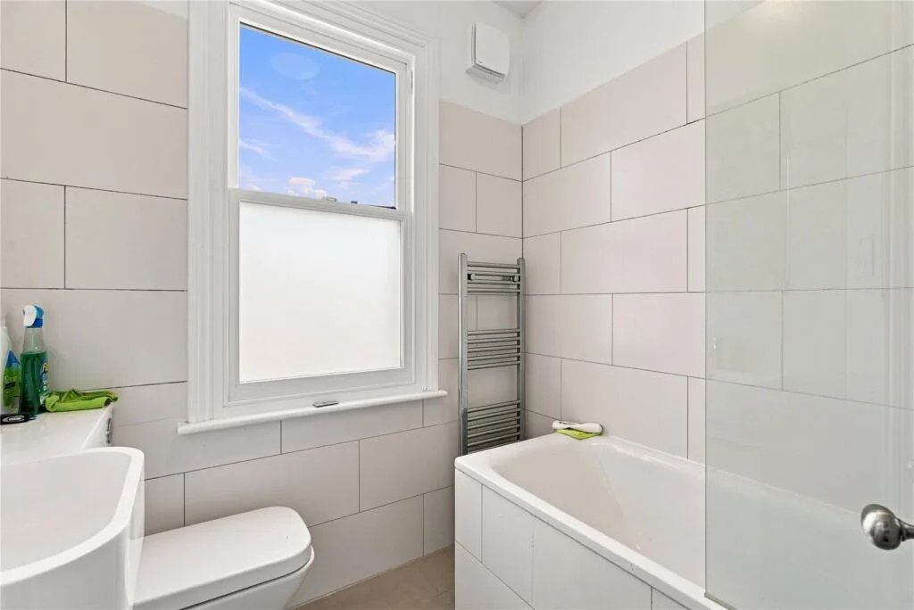 4 bedroom semi-detached house for rent