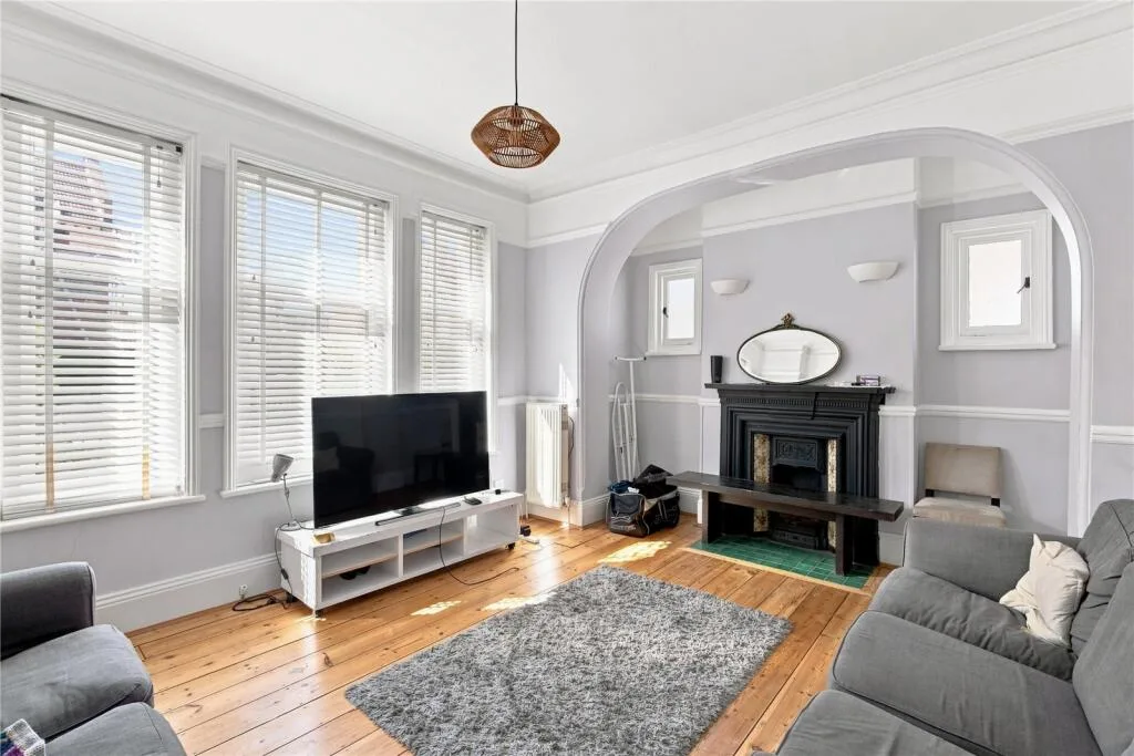 4 bedroom semi-detached house for rent