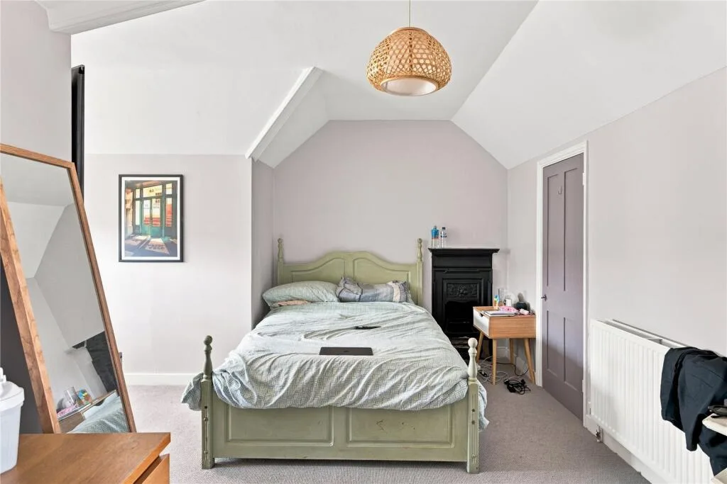 4 bedroom semi-detached house for rent