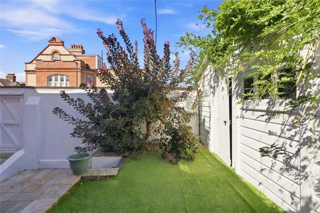 4 bedroom semi-detached house for rent
