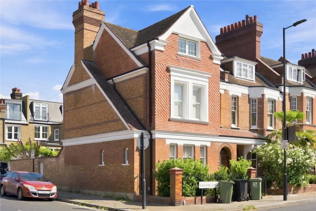 4 bedroom semi-detached house for rent