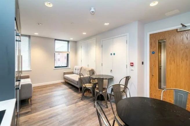 4 bedroom flat for rent