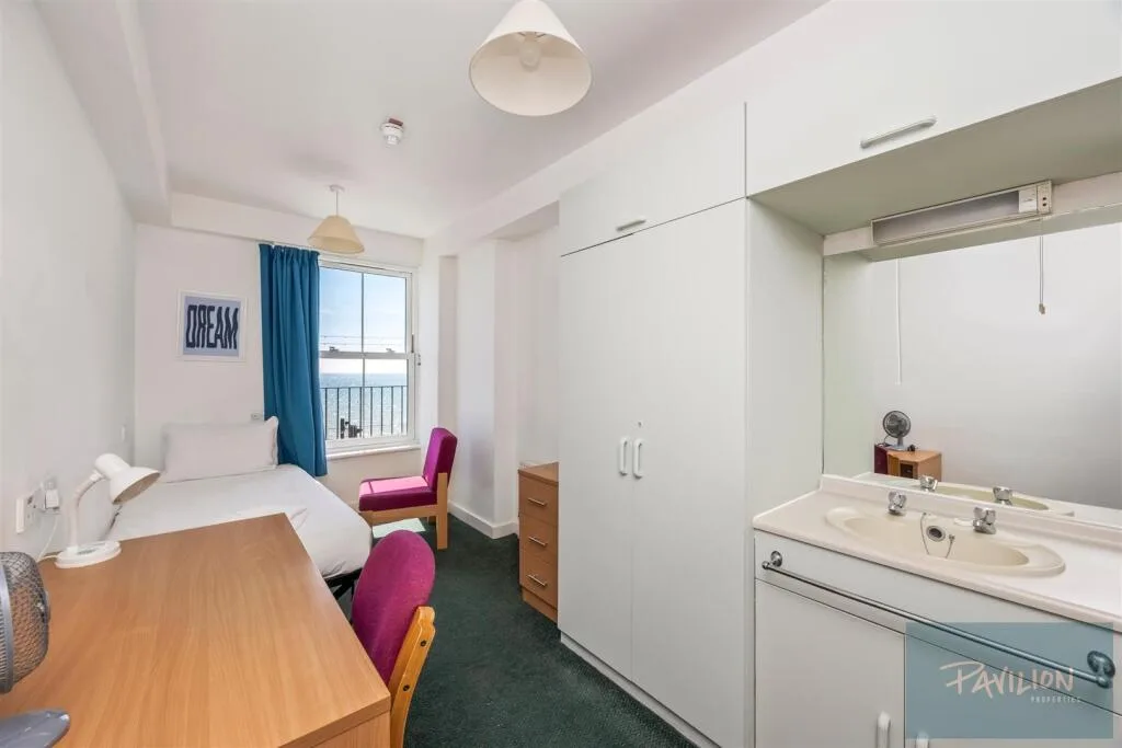 1 bedroom private hall for rent
