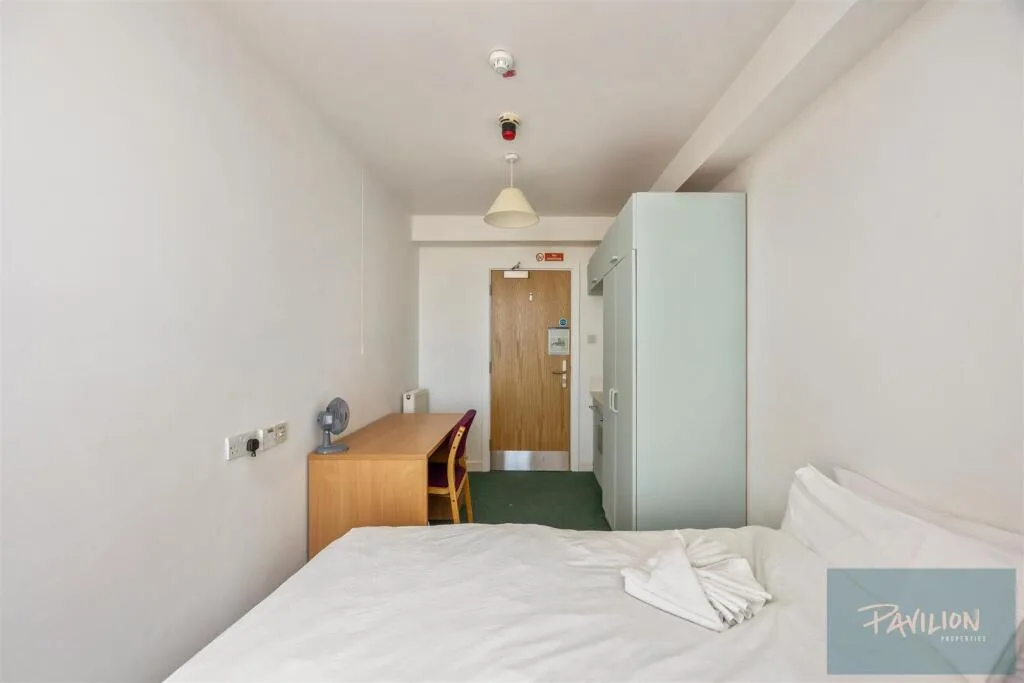 1 bedroom private hall for rent