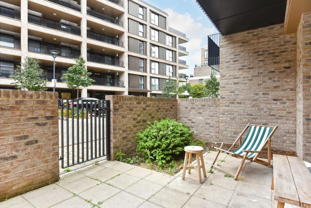 3 bedroom flat for rent