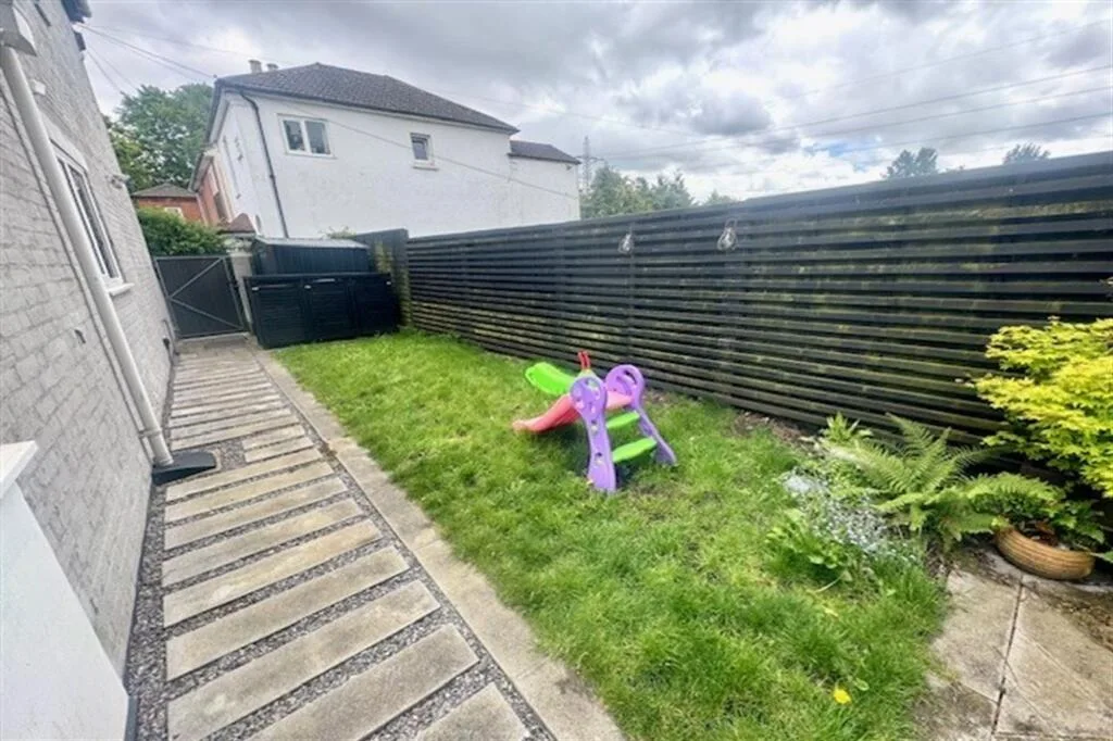 2 bedroom end of terrace house for rent