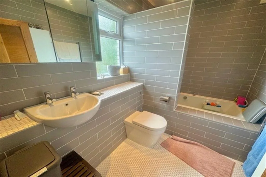 2 bedroom end of terrace house for rent