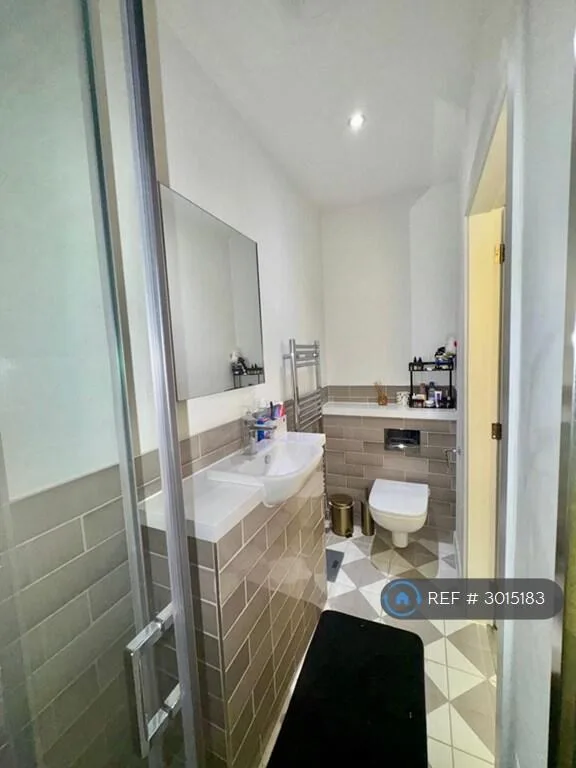 3 bedroom end of terrace house for rent