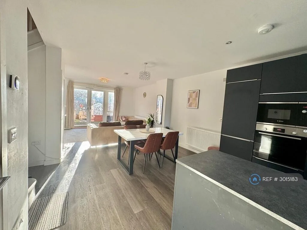 3 bedroom end of terrace house for rent
