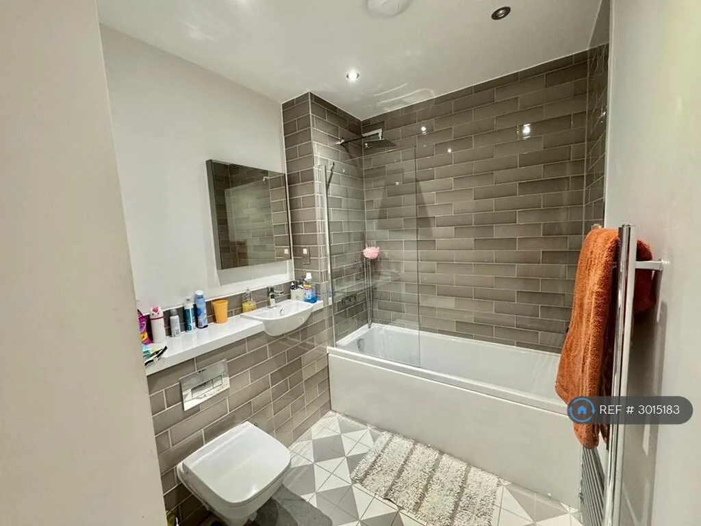 3 bedroom end of terrace house for rent