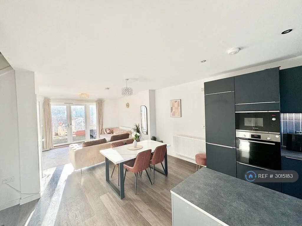 3 bedroom end of terrace house for rent