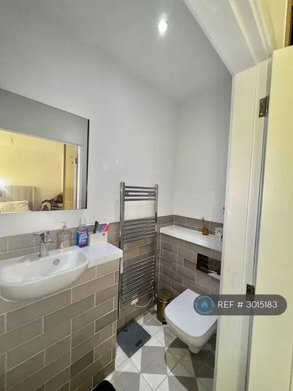 3 bedroom end of terrace house for rent