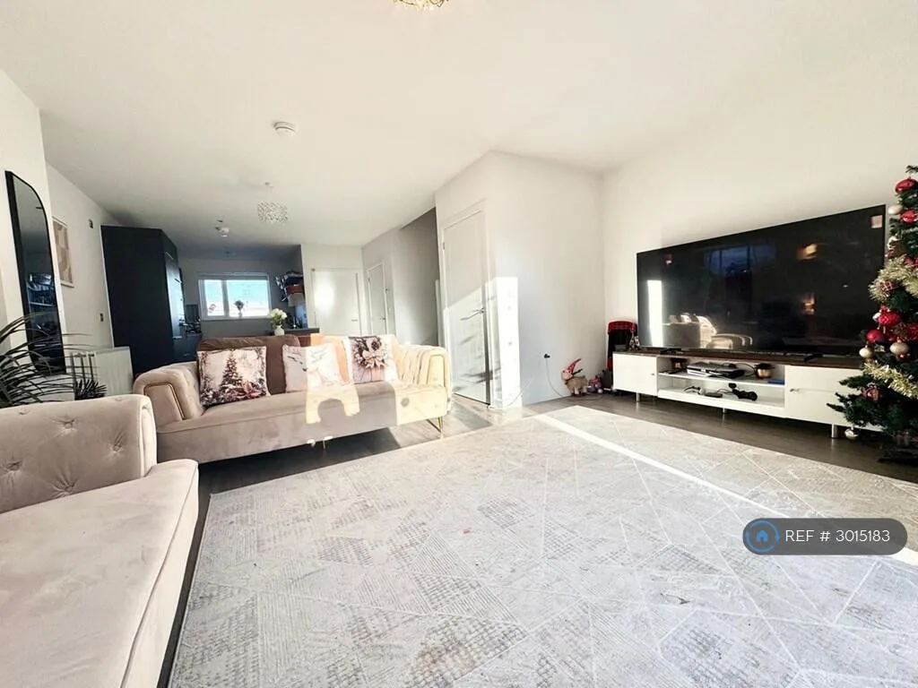 3 bedroom end of terrace house for rent