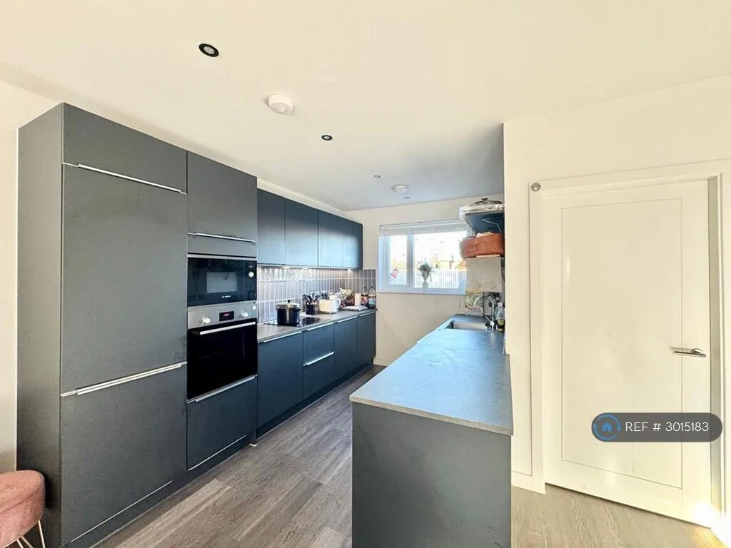 3 bedroom end of terrace house for rent