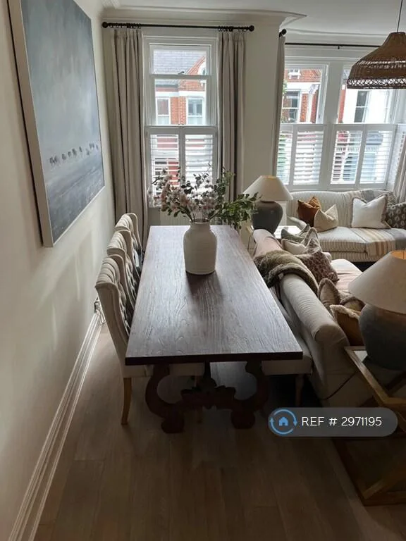 2 bedroom maisonette for rent