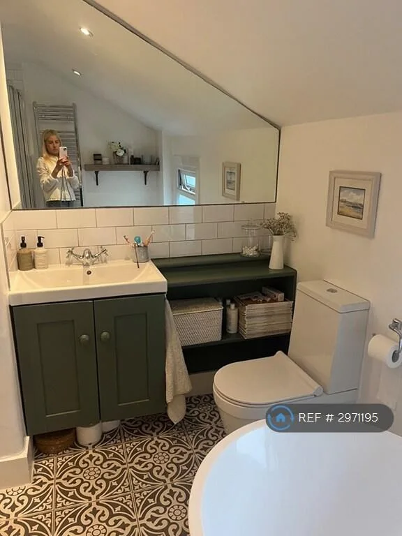 2 bedroom maisonette for rent