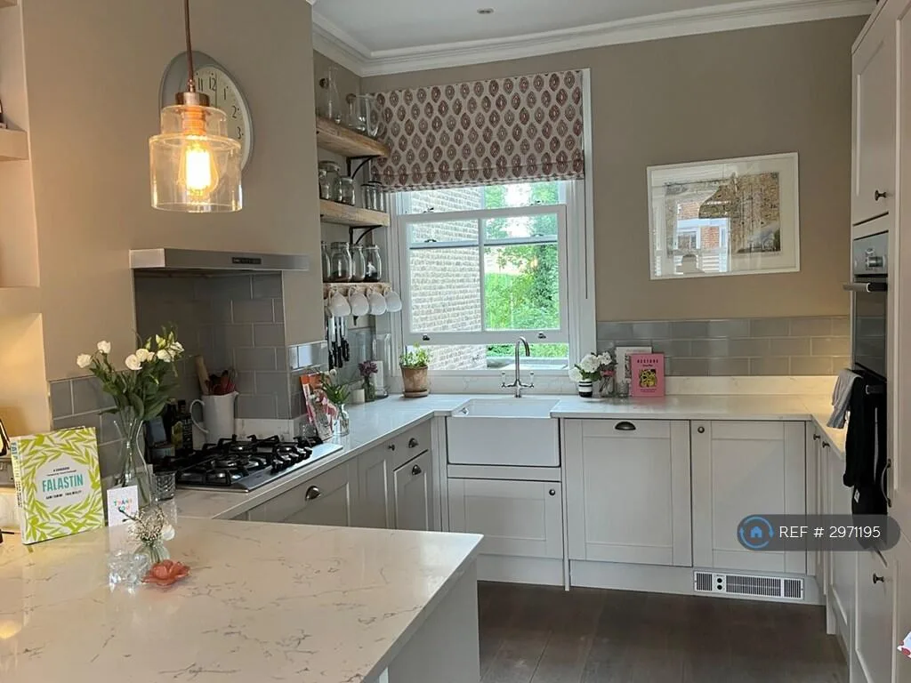 2 bedroom maisonette for rent
